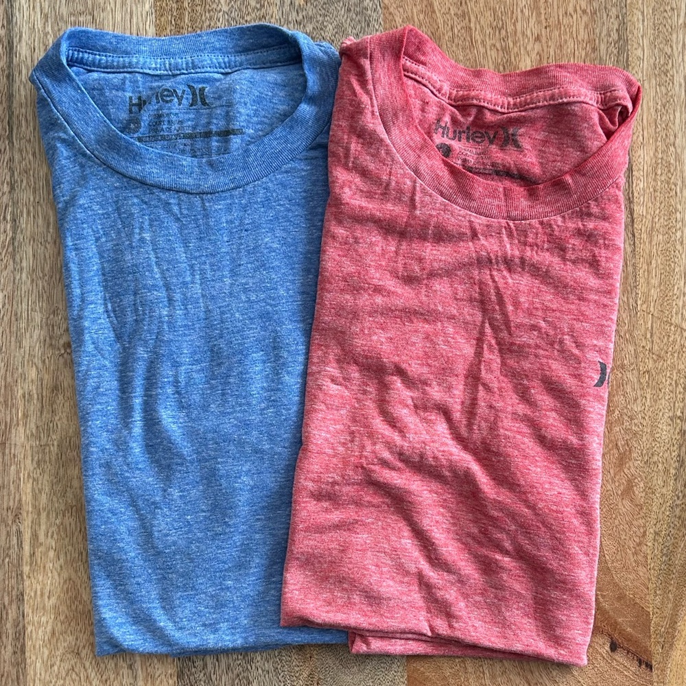 Hurley Men's Blue and Red Short Sleeve Tees